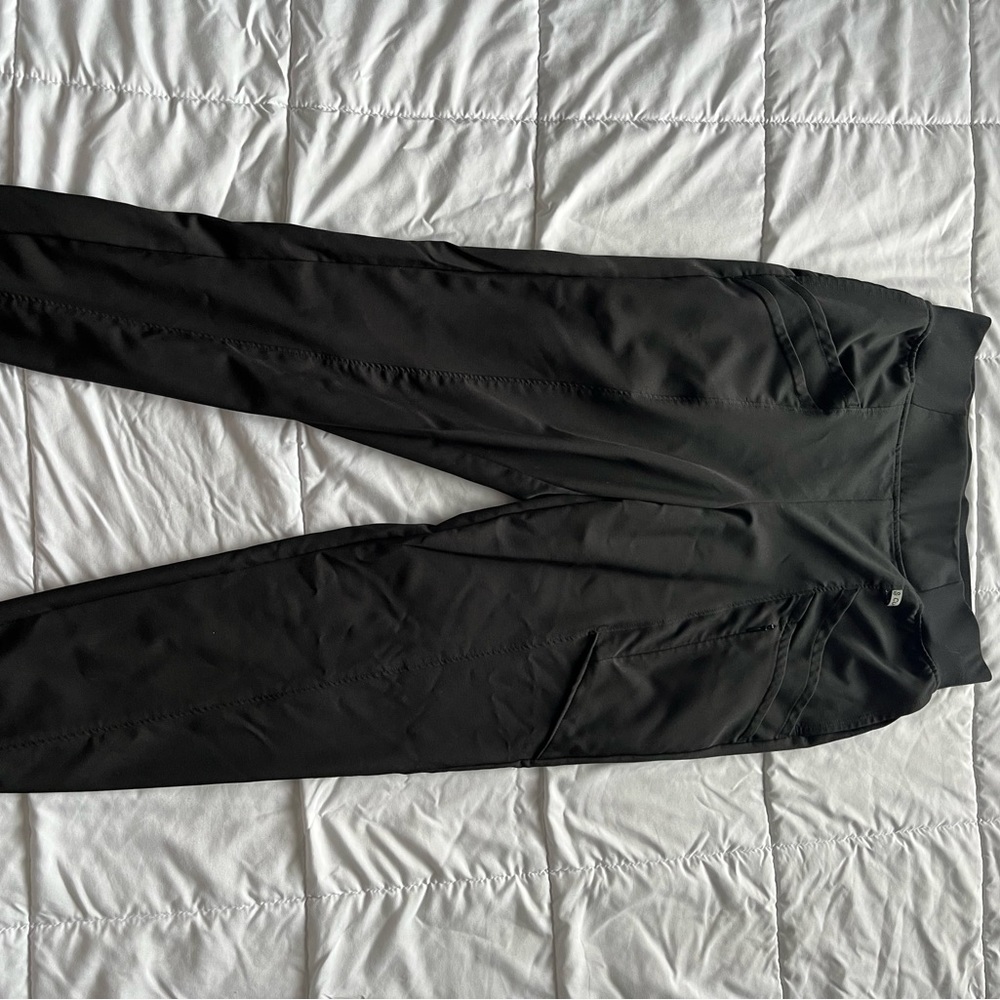 Black scrub pants. Never worn. XS